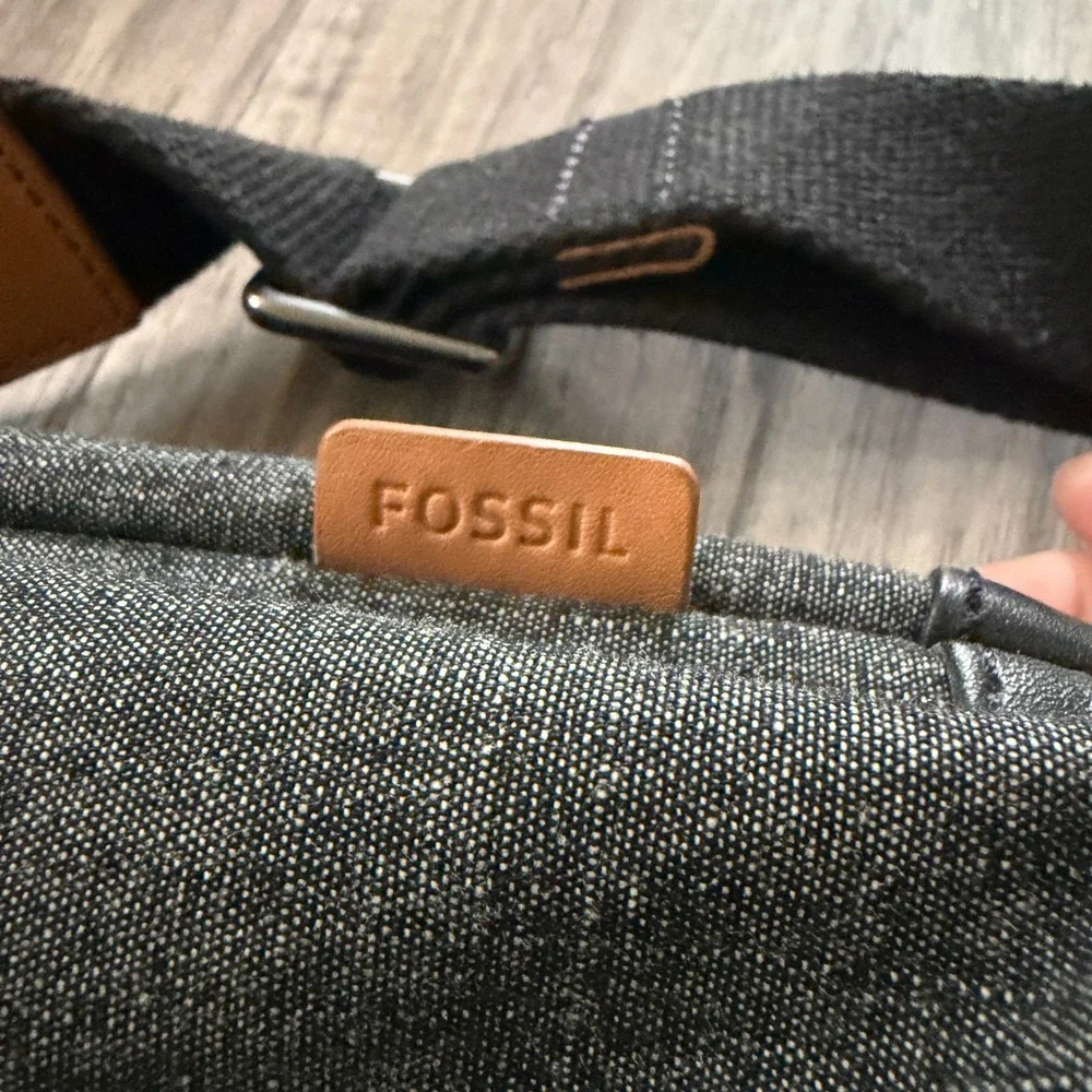 Fossil Crossbody Bag Gray Canvas Leather Trim Adjustable‎ Strap Messenger